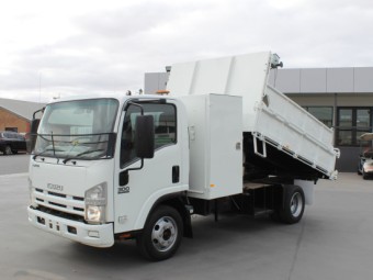 Isuzu NPR300 2011 Used
